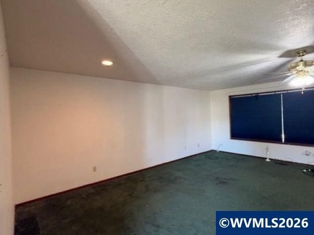 1105 Orchard Ln, Woodburn, OR 97071