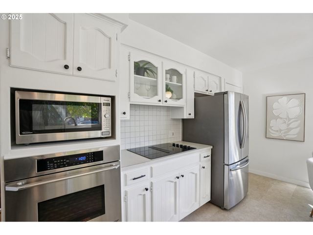 11851 Se MADISON St, Portland, OR 97216