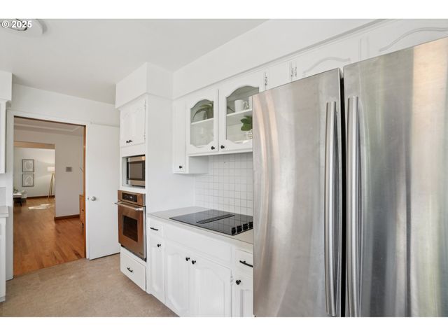 11851 Se MADISON St, Portland, OR 97216