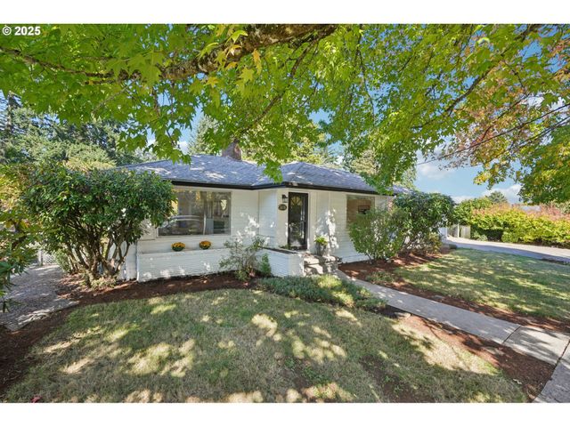 11851 Se MADISON St, Portland, OR 97216