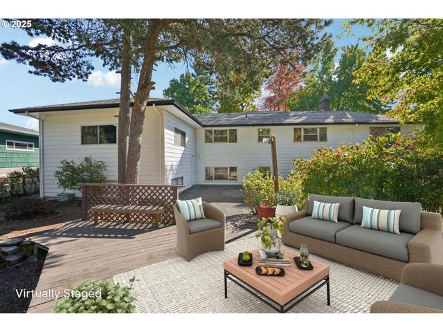 11851 Se MADISON St, Portland, OR 97216