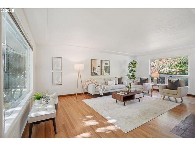 11851 Se MADISON St, Portland, OR 97216