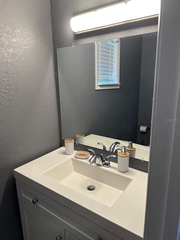 8702 EL PORTAL DR, Tampa, FL 33604
