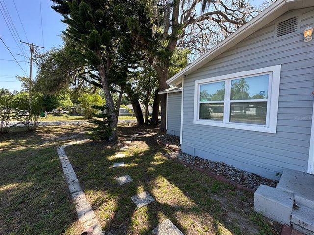 8702 EL PORTAL DR, Tampa, FL 33604