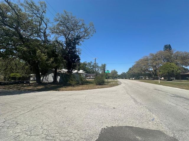 8702 EL PORTAL DR, Tampa, FL 33604