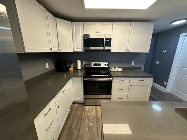 8702 EL PORTAL DR, Tampa, FL 33604