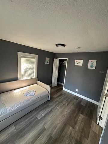 8702 EL PORTAL DR, Tampa, FL 33604