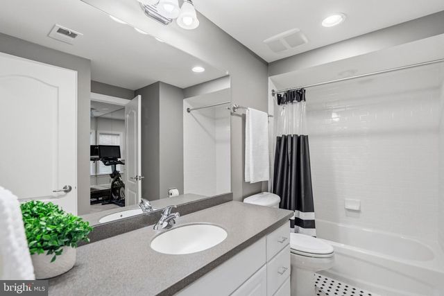 23041 OLYMPIA DR, Brambleton, VA 20148