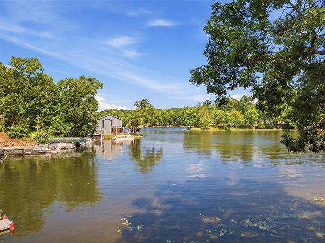 11881 Westshore Drive, Pinckney, MI 48169