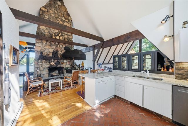 11881 Westshore Drive, Pinckney, MI 48169