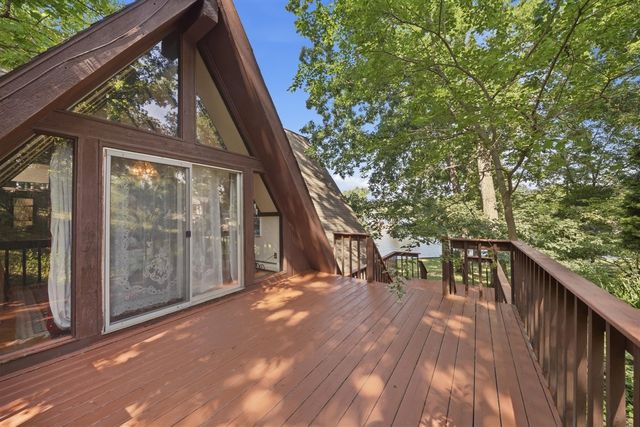 11881 Westshore Drive, Pinckney, MI 48169