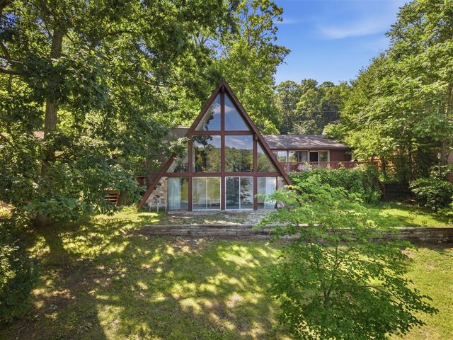 11881 Westshore Drive, Pinckney, MI 48169