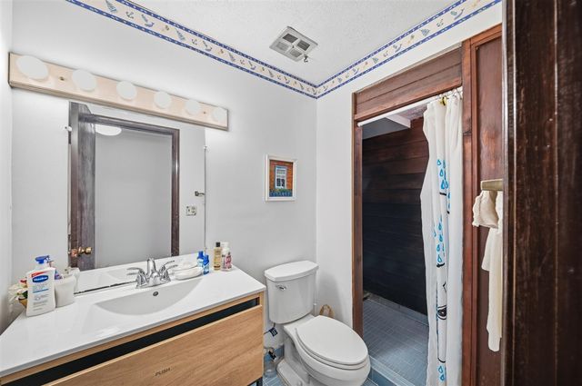 11881 Westshore Drive, Pinckney, MI 48169