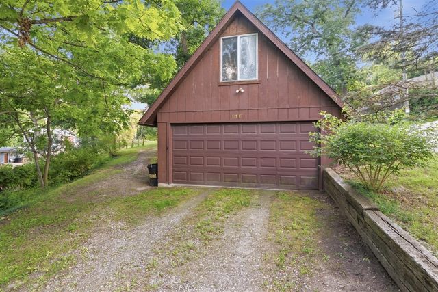 11881 Westshore Drive, Pinckney, MI 48169