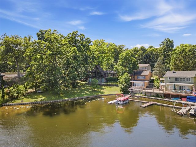 11881 Westshore Drive, Pinckney, MI 48169