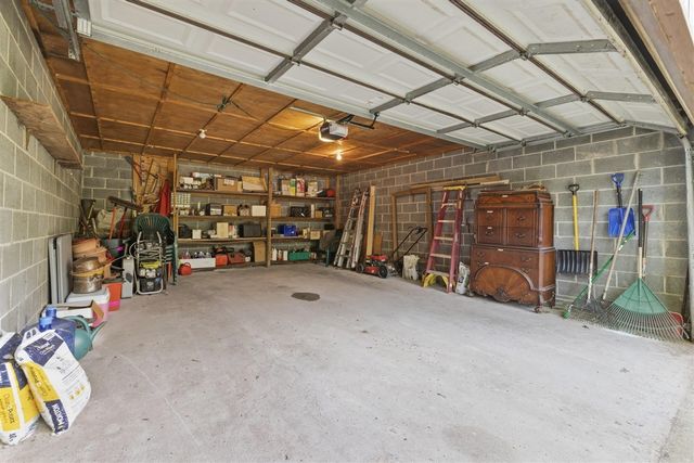 11881 Westshore Drive, Pinckney, MI 48169