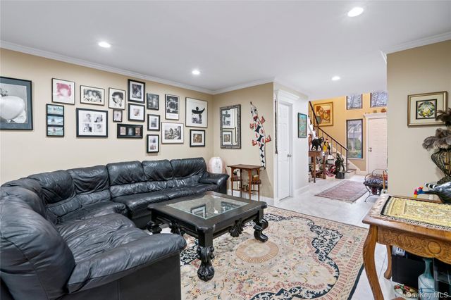 38 Maple Court, Jericho, NY 11753