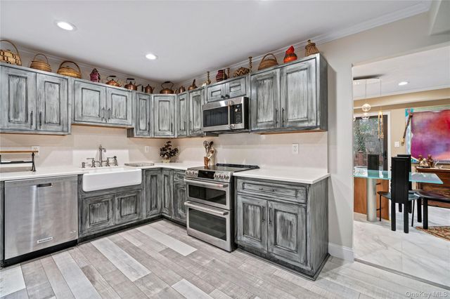 38 Maple Court, Jericho, NY 11753