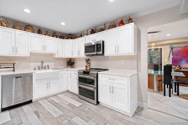 38 Maple Court, Jericho, NY 11753
