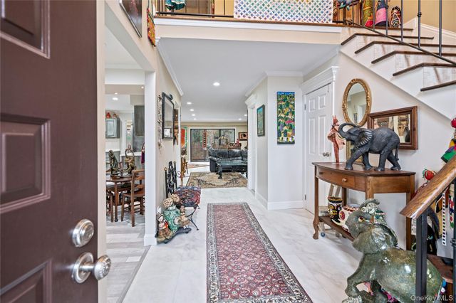 38 Maple Court, Jericho, NY 11753
