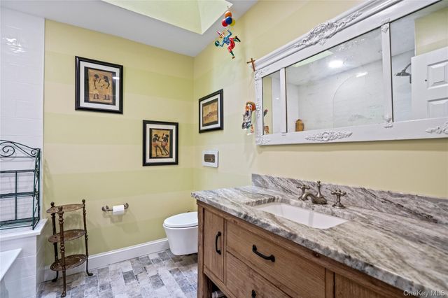 38 Maple Court, Jericho, NY 11753