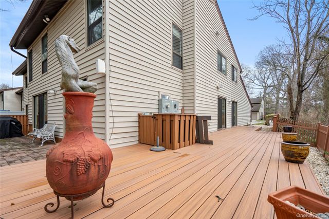 38 Maple Court, Jericho, NY 11753