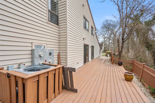 38 Maple Court, Jericho, NY 11753