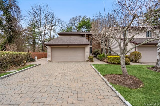 38 Maple Court, Jericho, NY 11753