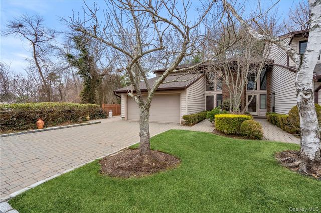 38 Maple Court, Jericho, NY 11753