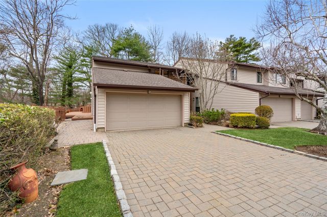 38 Maple Court, Jericho, NY 11753