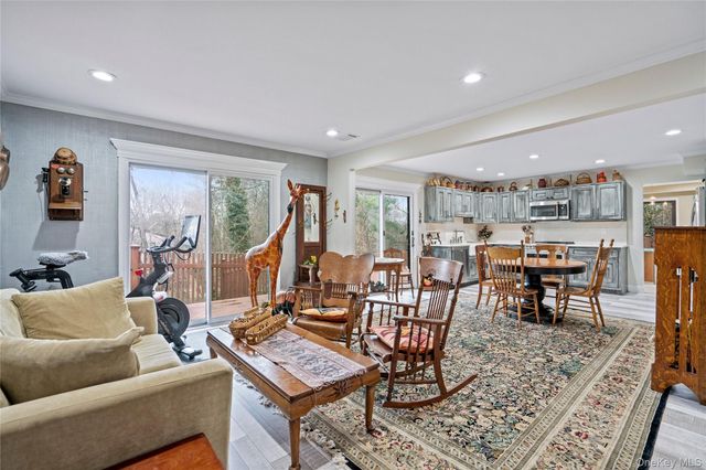 38 Maple Court, Jericho, NY 11753