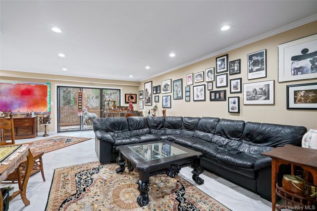 38 Maple Court, Jericho, NY 11753
