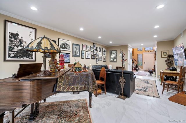 38 Maple Court, Jericho, NY 11753