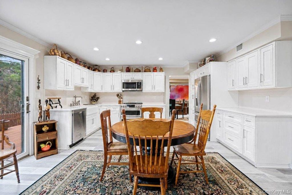 38 Maple Court, Jericho, NY 11753