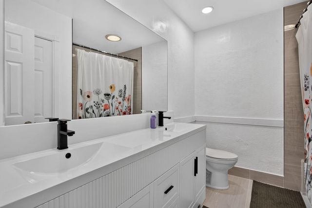 7355 NW 83RD Avenue, Tamarac, FL 33321