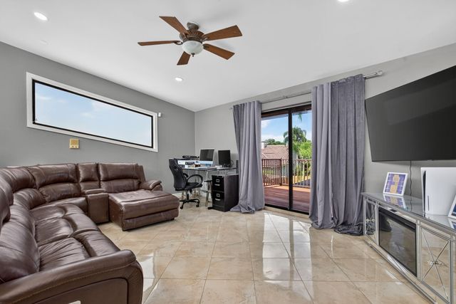 7355 NW 83RD Avenue, Tamarac, FL 33321