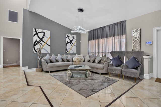 7355 NW 83RD Avenue, Tamarac, FL 33321