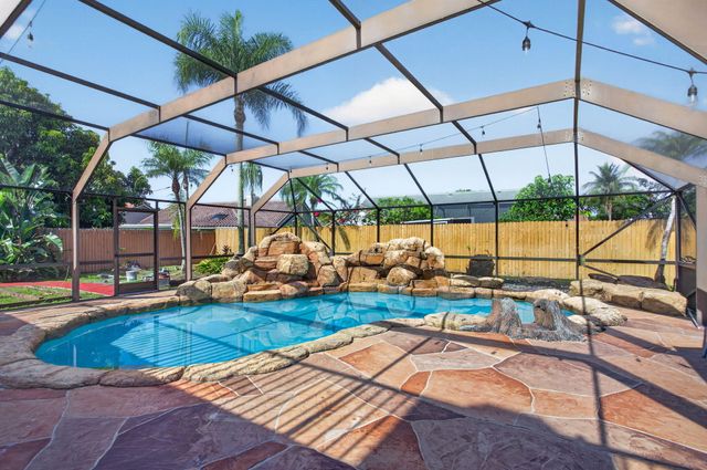 7355 NW 83RD Avenue, Tamarac, FL 33321
