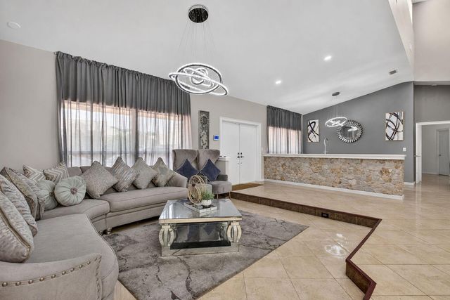 7355 NW 83RD Avenue, Tamarac, FL 33321