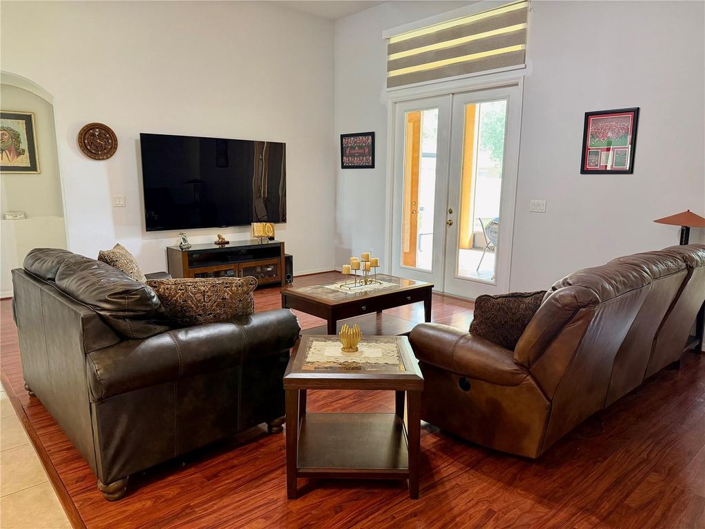Image 11 of property listing at 8494 LAKE WAVERLY LANE, Orlando, FL 32829
