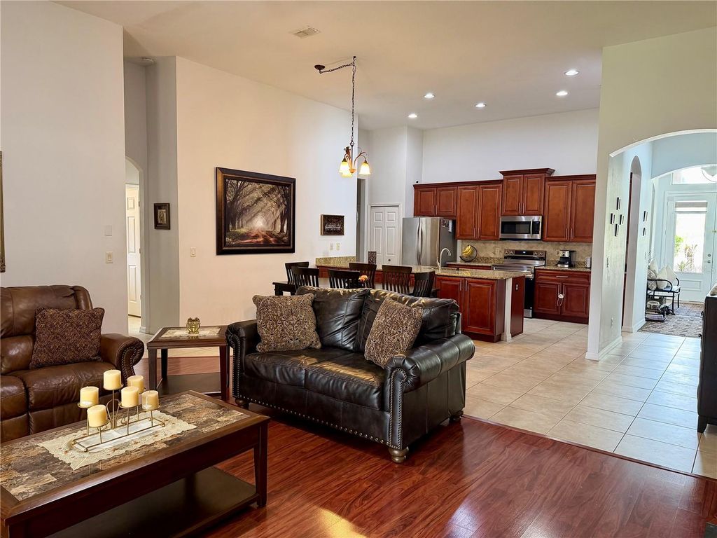 Image 17 of property listing at 8494 LAKE WAVERLY LANE, Orlando, FL 32829