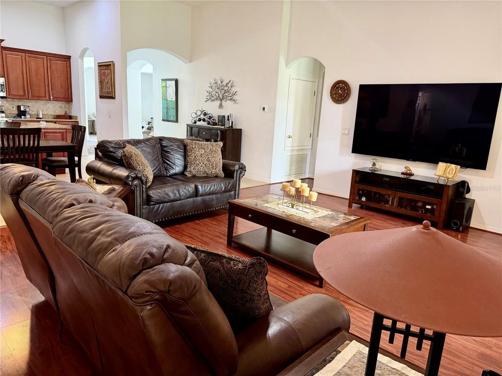 Image 18 of property listing at 8494 LAKE WAVERLY LANE, Orlando, FL 32829