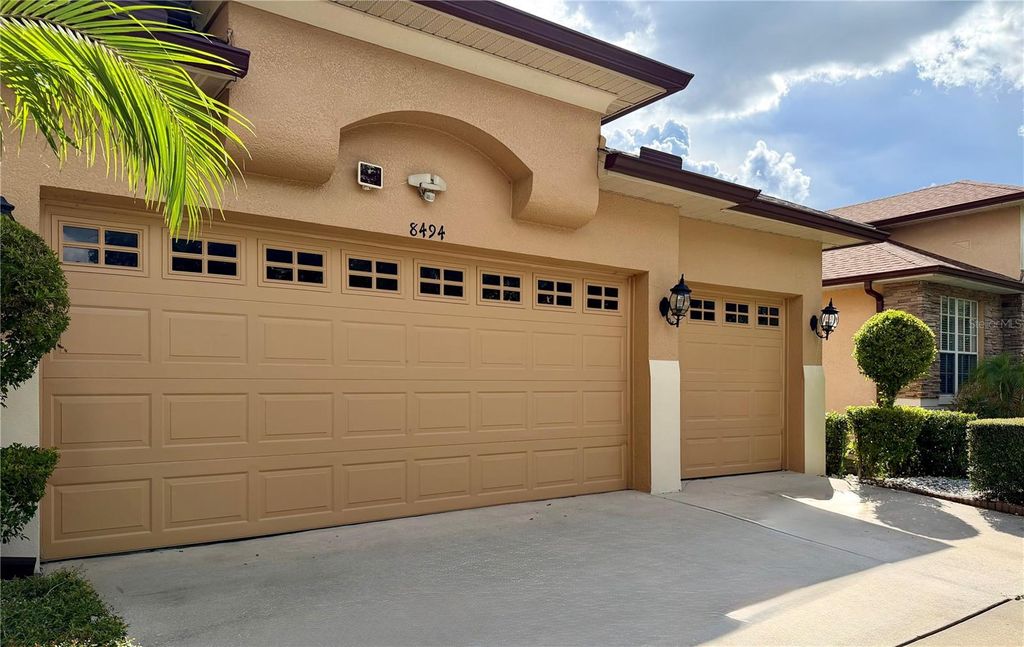 Image 3 of property listing at 8494 LAKE WAVERLY LANE, Orlando, FL 32829