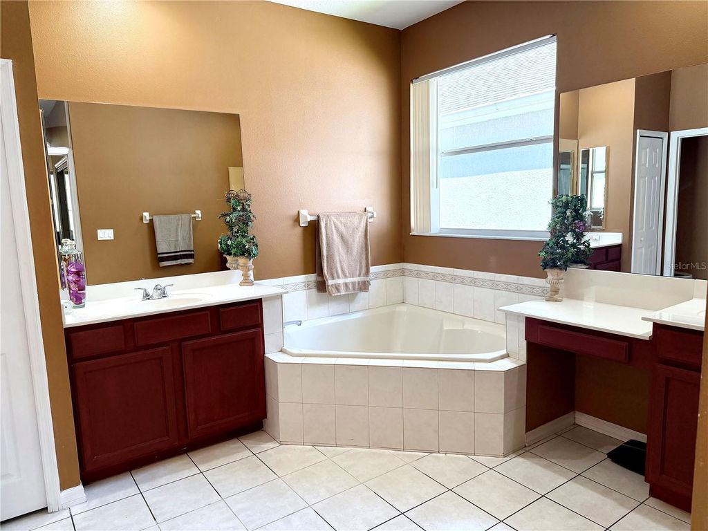Image 21 of property listing at 8494 LAKE WAVERLY LANE, Orlando, FL 32829