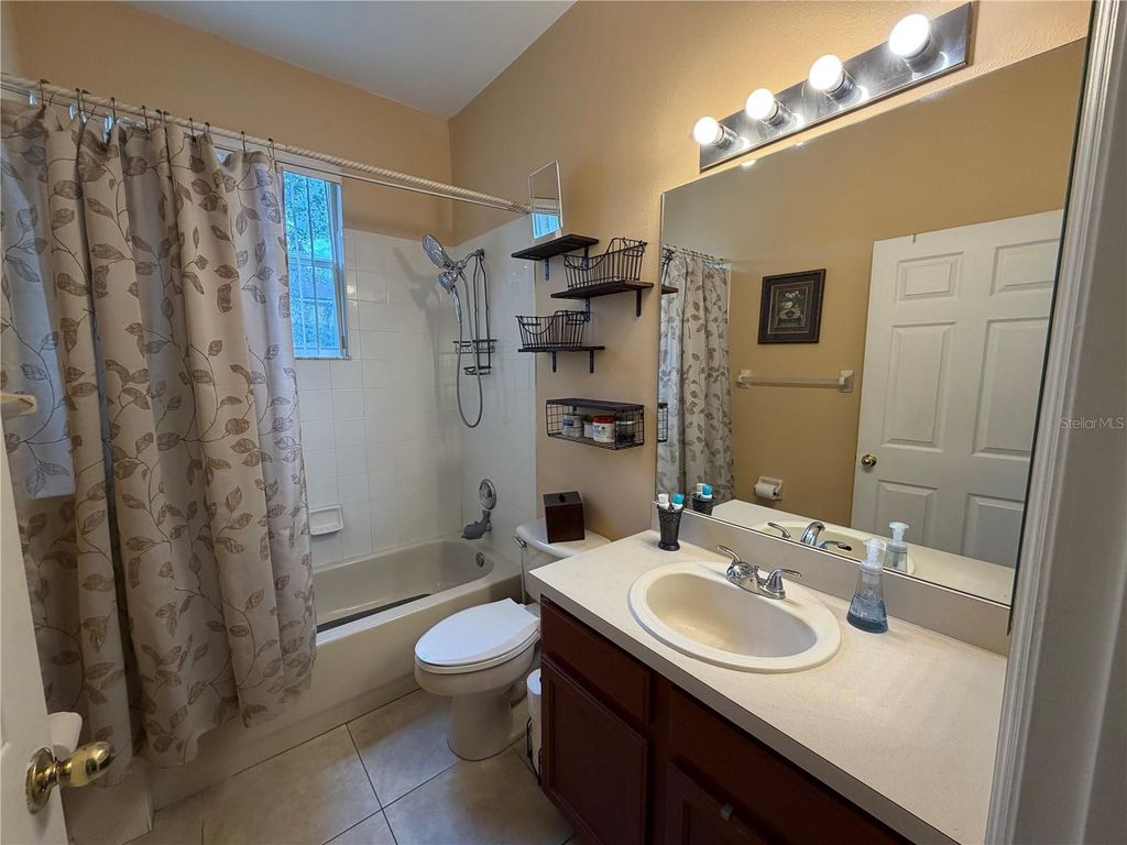 Image 24 of property listing at 8494 LAKE WAVERLY LANE, Orlando, FL 32829