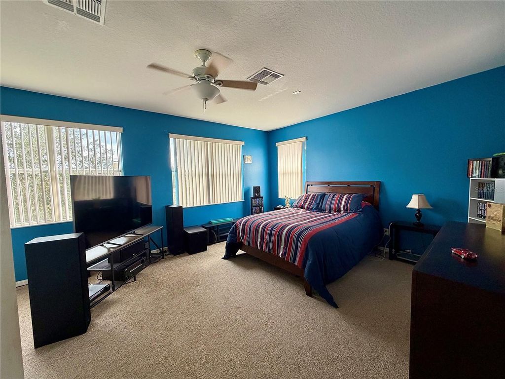 Image 25 of property listing at 8494 LAKE WAVERLY LANE, Orlando, FL 32829