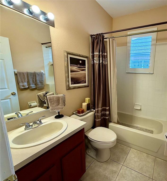 Image 26 of property listing at 8494 LAKE WAVERLY LANE, Orlando, FL 32829
