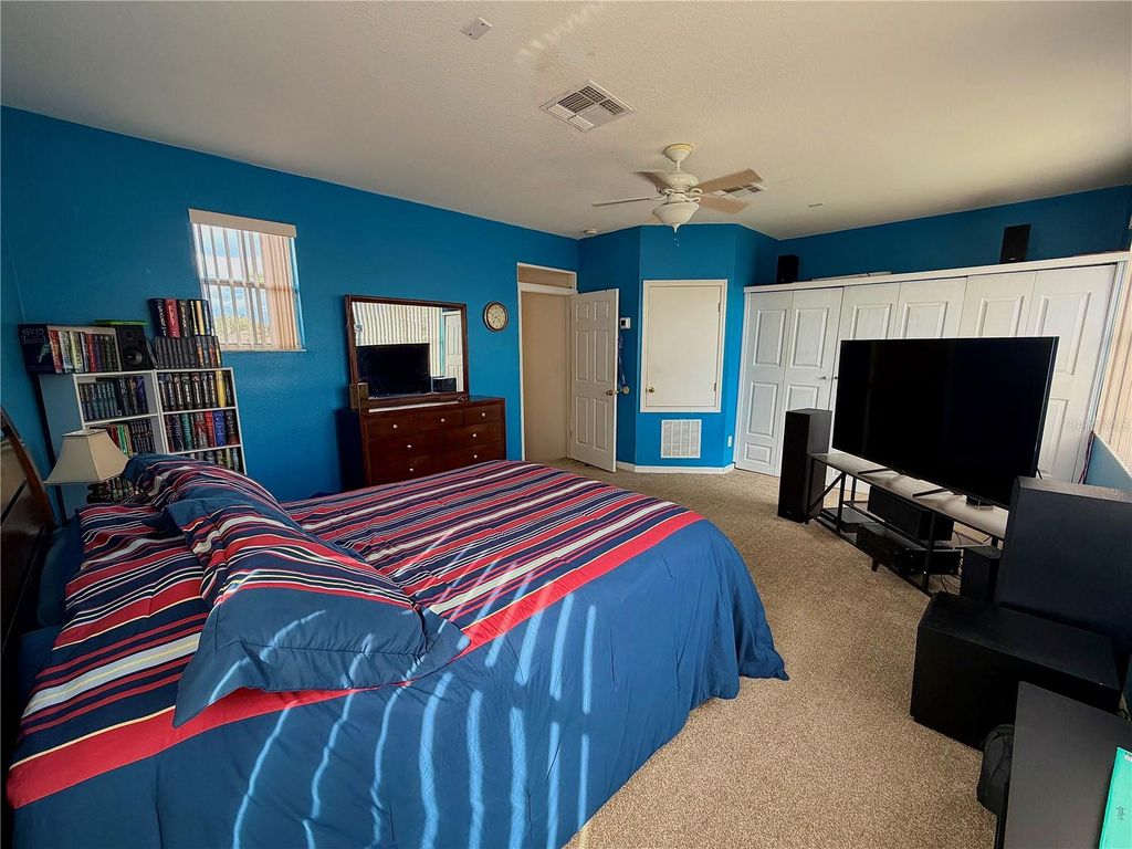 Image 30 of property listing at 8494 LAKE WAVERLY LANE, Orlando, FL 32829