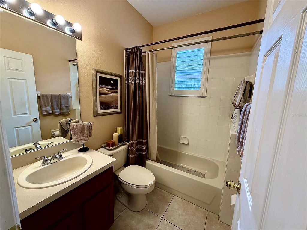 Image 33 of property listing at 8494 LAKE WAVERLY LANE, Orlando, FL 32829