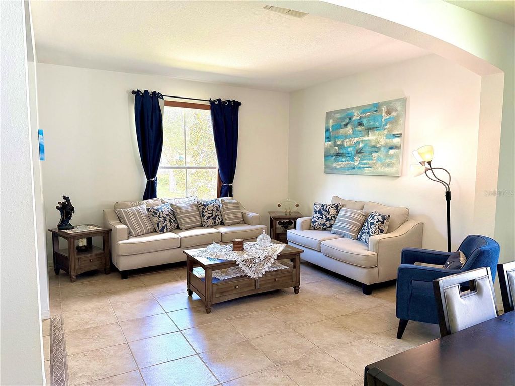 Image 6 of property listing at 8494 LAKE WAVERLY LANE, Orlando, FL 32829